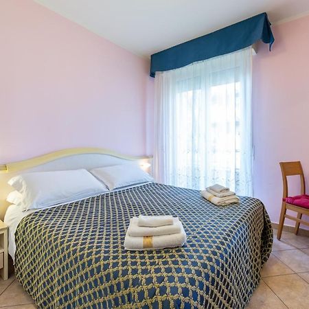 Residenza Melucci Aparthotel Римини Екстериор снимка