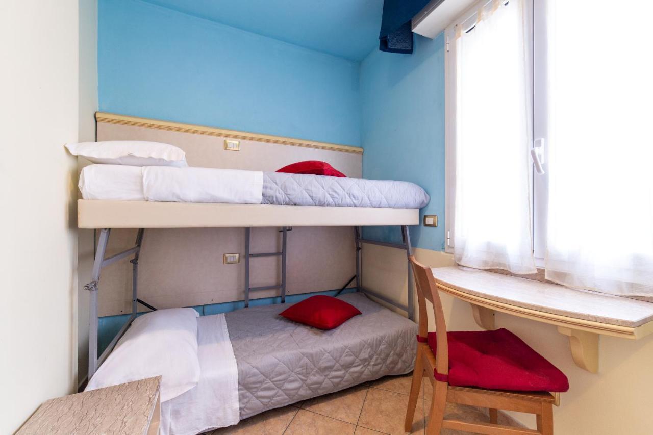 Residenza Melucci Aparthotel Римини Екстериор снимка