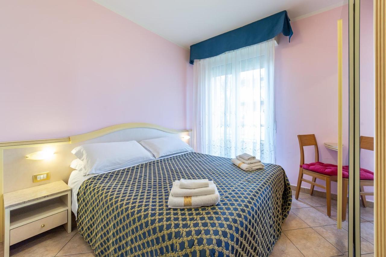 Residenza Melucci Aparthotel Римини Екстериор снимка