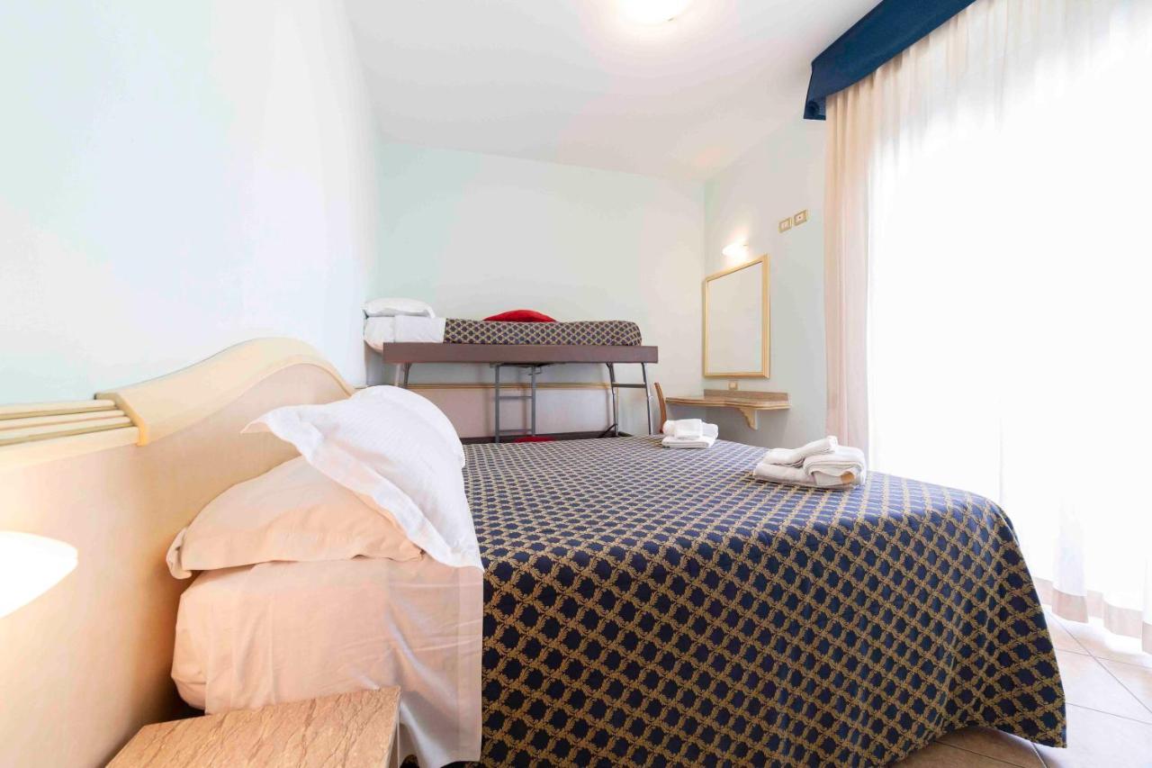 Residenza Melucci Aparthotel Римини Екстериор снимка