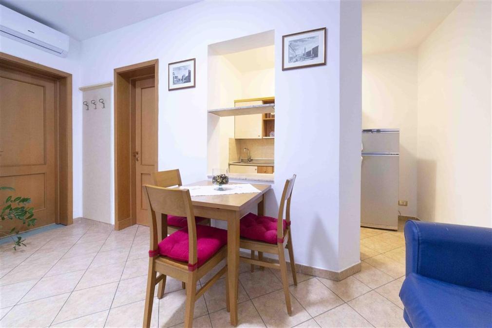 Residenza Melucci Aparthotel Римини Екстериор снимка
