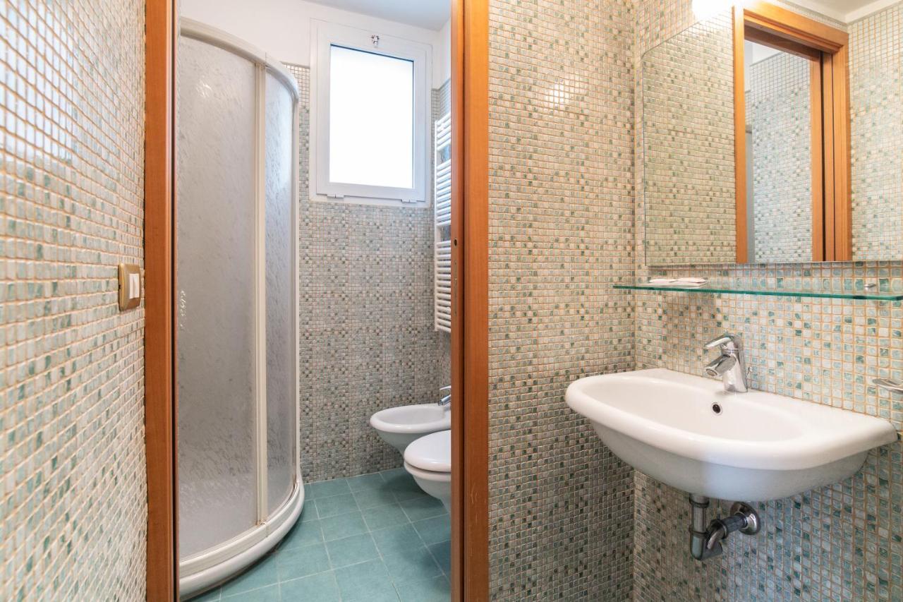 Residenza Melucci Aparthotel Римини Екстериор снимка
