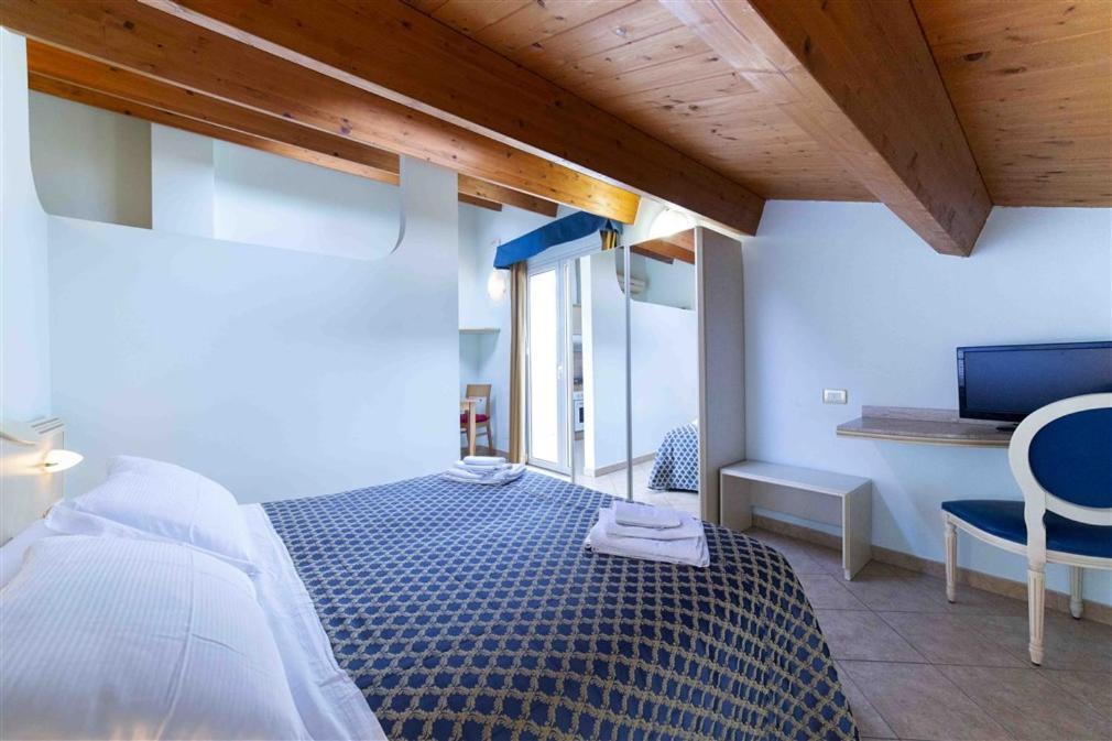 Residenza Melucci Aparthotel Римини Екстериор снимка