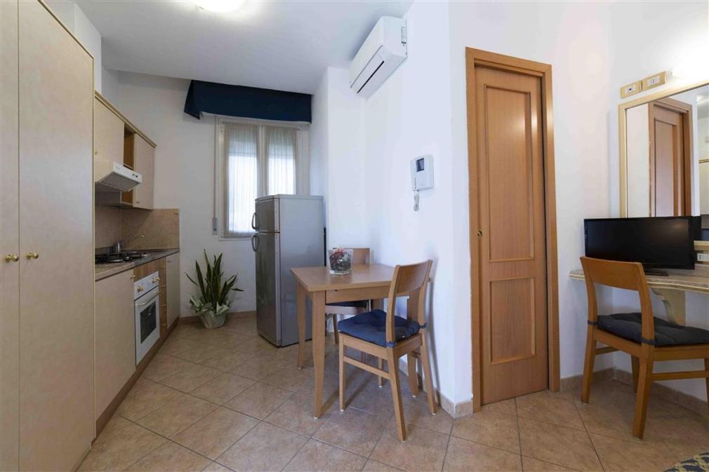 Residenza Melucci Aparthotel Римини Екстериор снимка