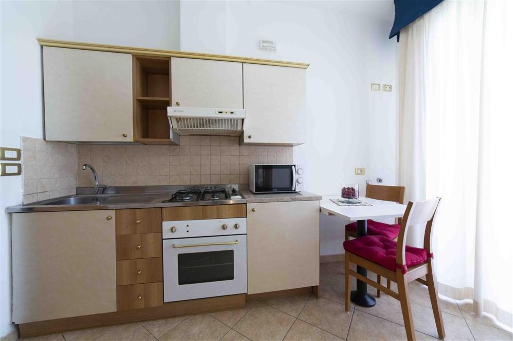 Residenza Melucci Aparthotel Римини Екстериор снимка