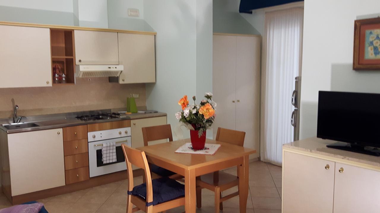 Residenza Melucci Aparthotel Римини Екстериор снимка
