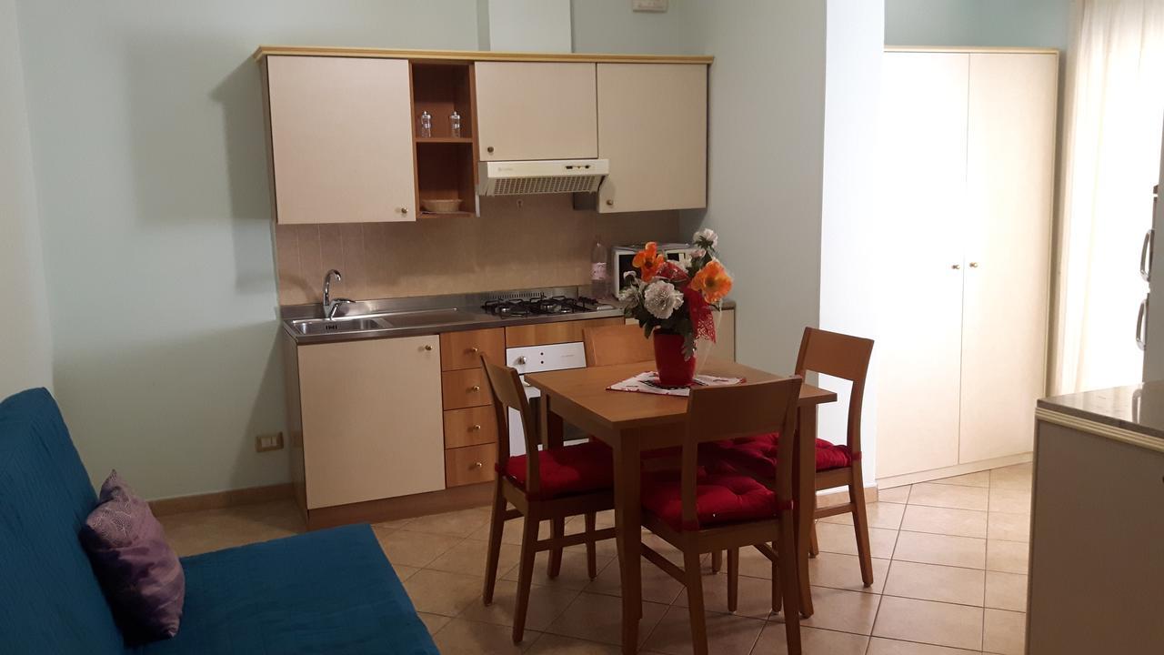 Residenza Melucci Aparthotel Римини Екстериор снимка