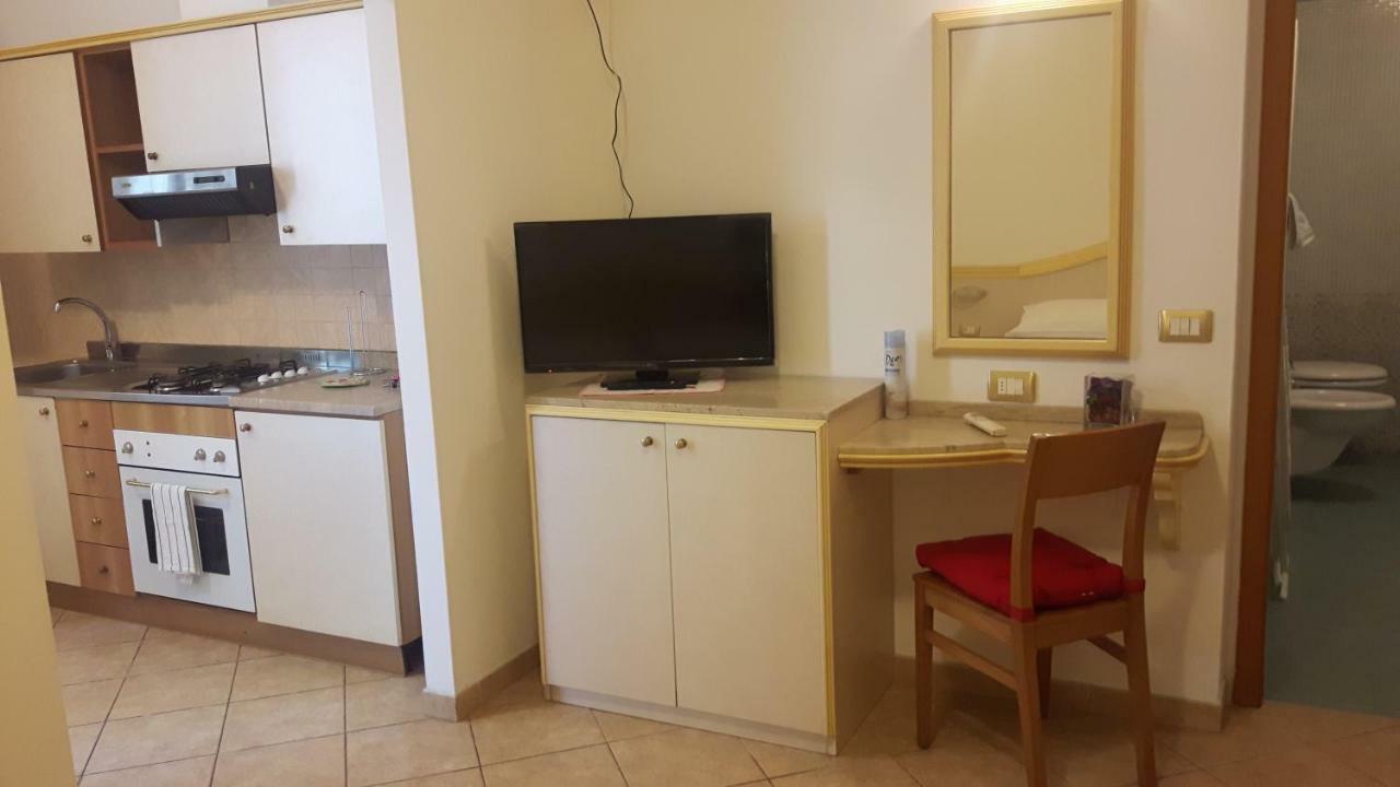 Residenza Melucci Aparthotel Римини Екстериор снимка